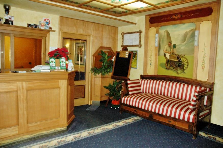 Hotel Tosa مادونا دي كامبيليو المظهر الخارجي الصورة
