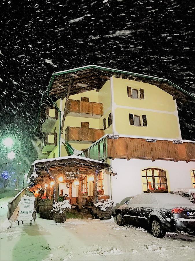 Hotel Tosa مادونا دي كامبيليو المظهر الخارجي الصورة